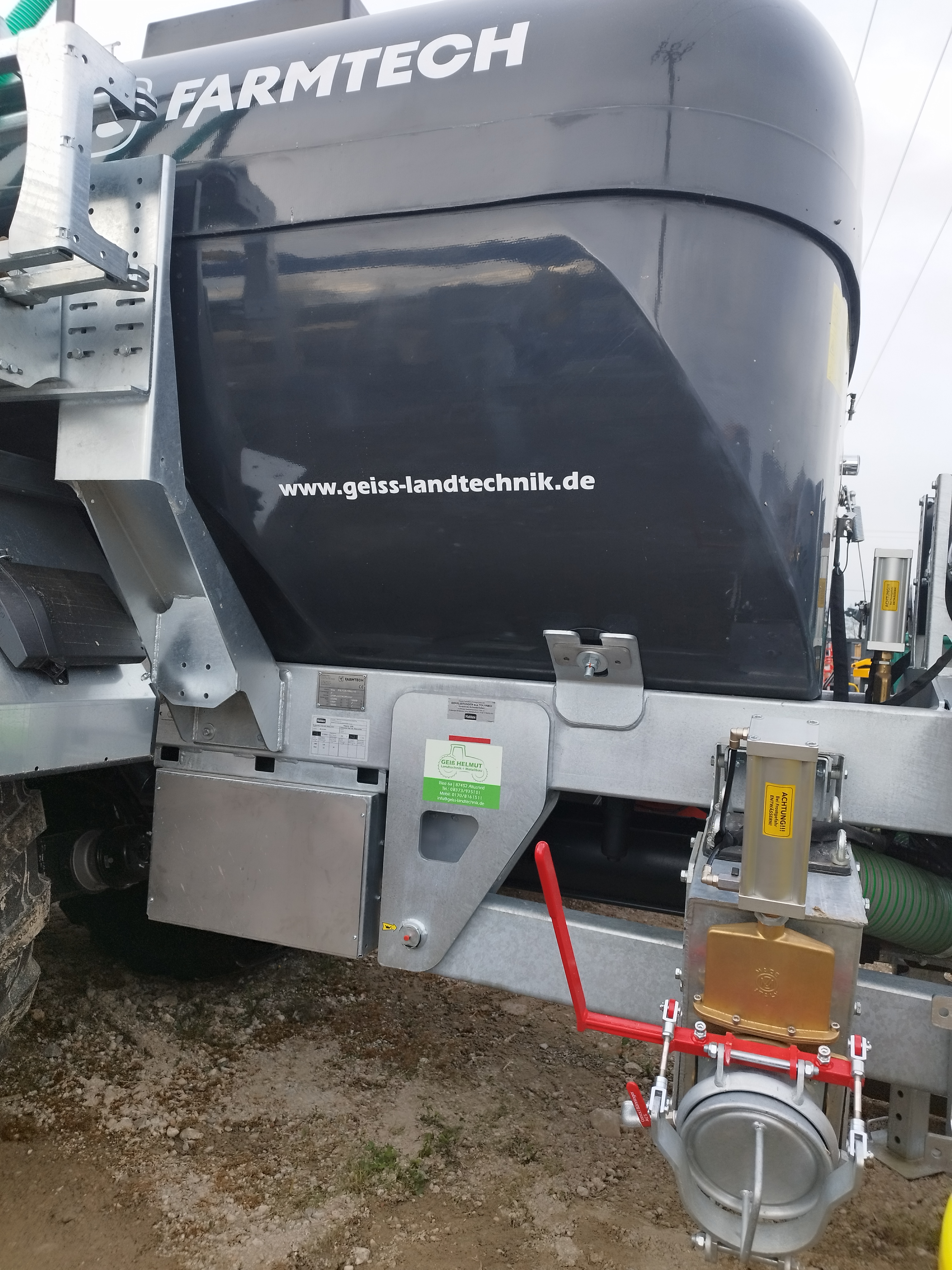 Güllefass Polycis 1250 Farmtech mit Schleppschuhsystem 12m Güllefass Polycis 1250 Farmtech mit Schleppschuhsystem 12m