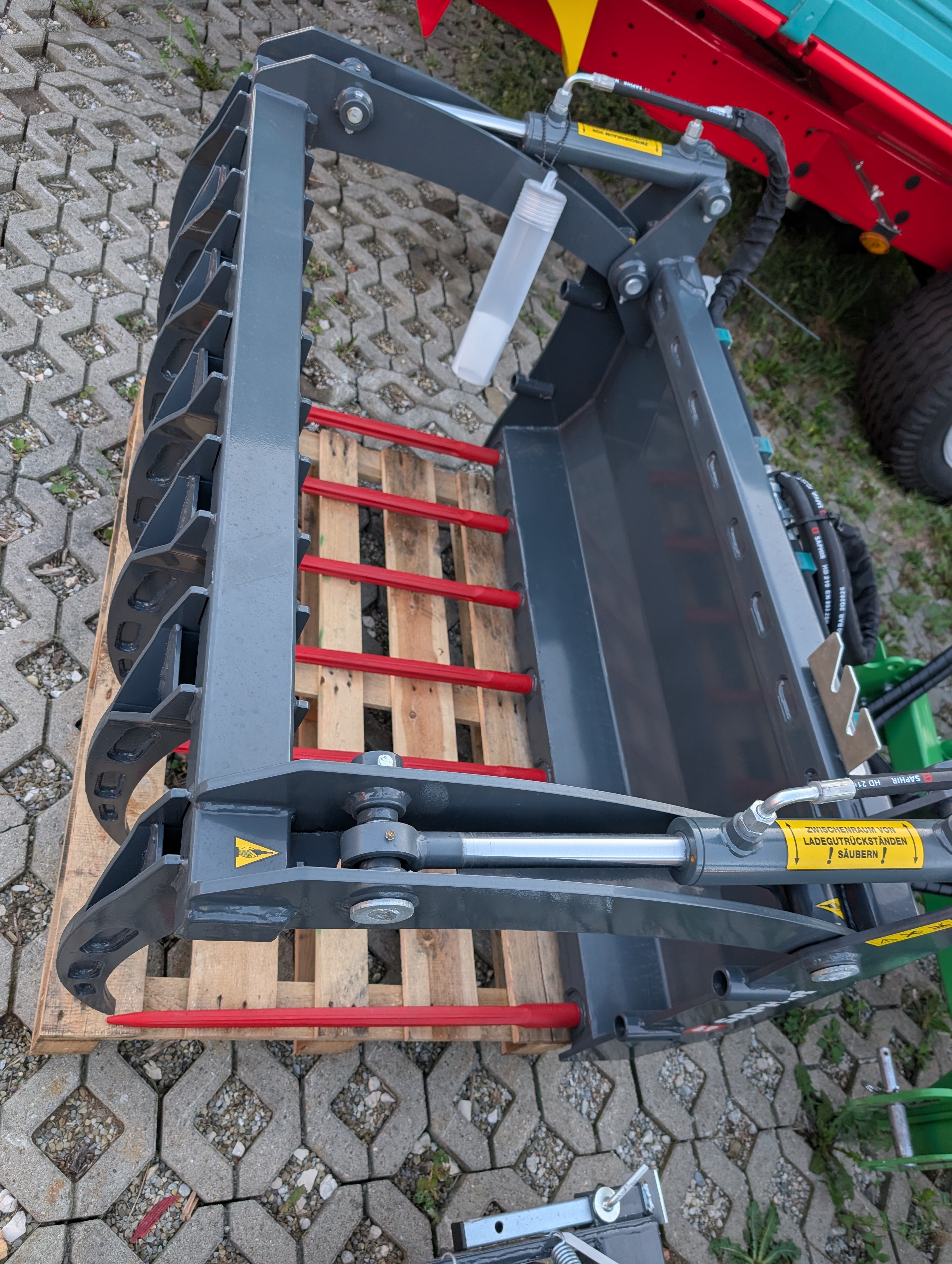 Dunggabel Typ DGN 13 mit hydraulischem Niederhalter, Saphir