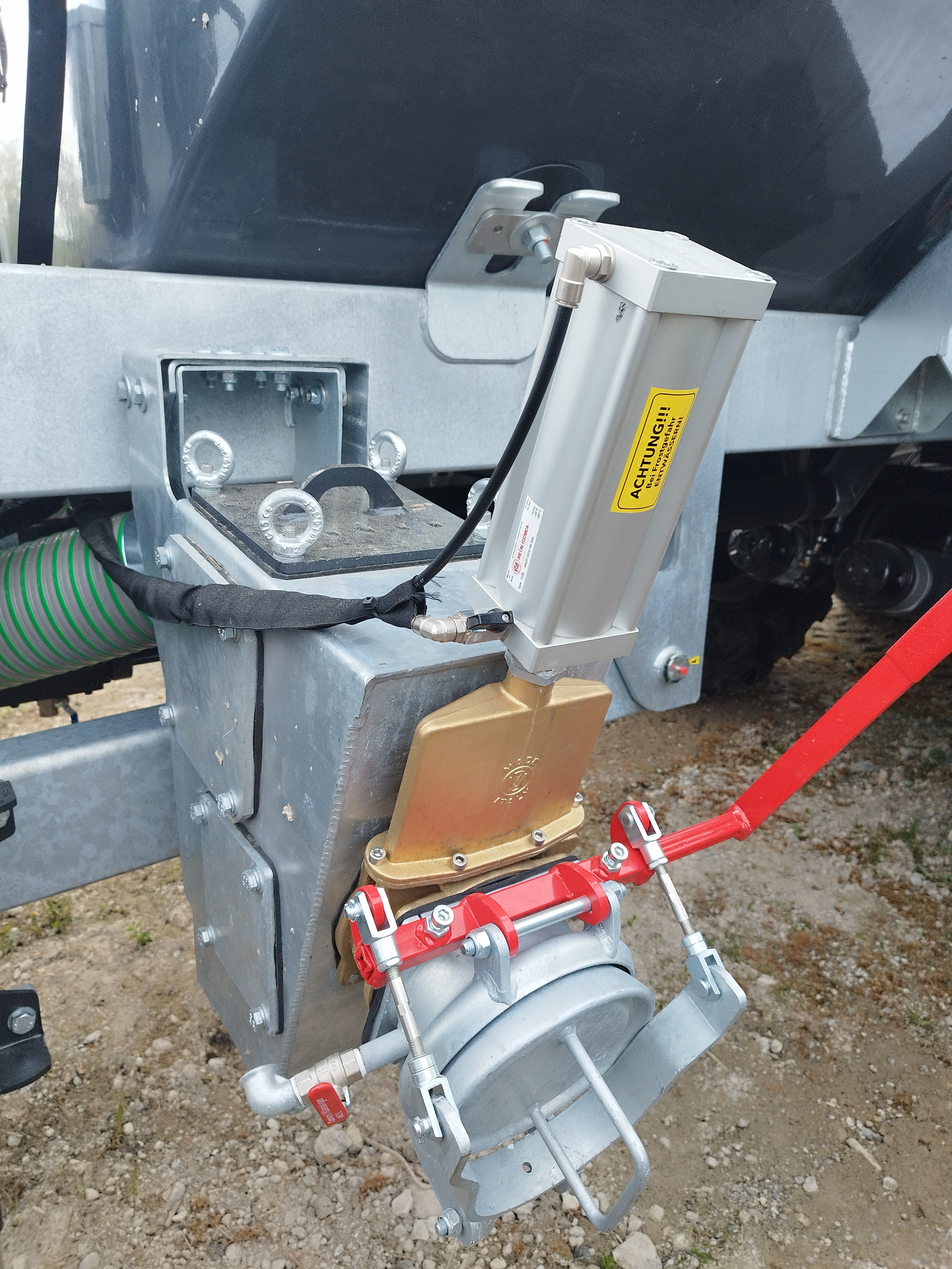 Güllefass Polycis 1250 Farmtech mit Schleppschuhsystem 12m Güllefass Polycis 1250 Farmtech mit Schleppschuhsystem 12m