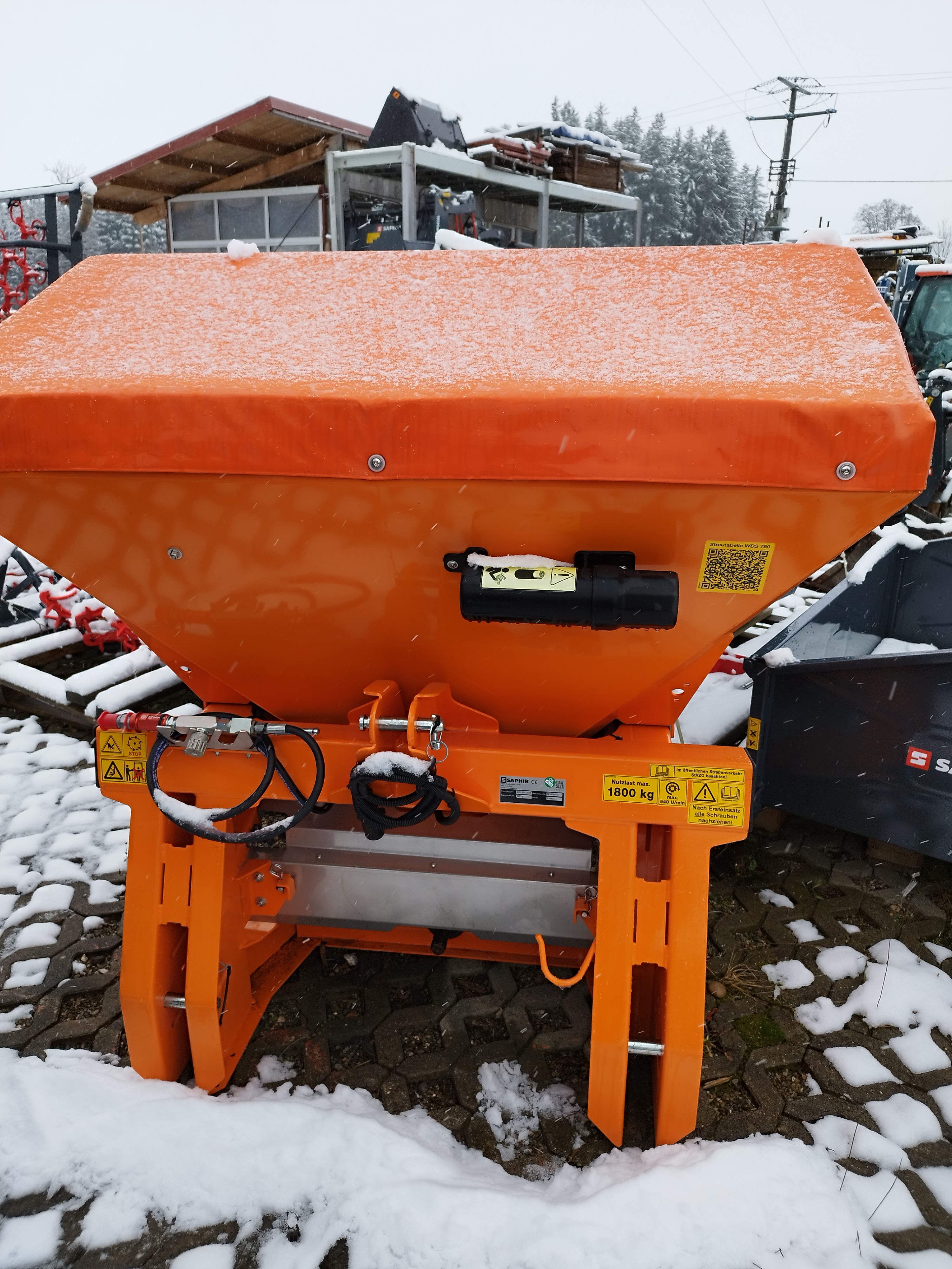 Winterdienststreuer WDS 751 Saphir