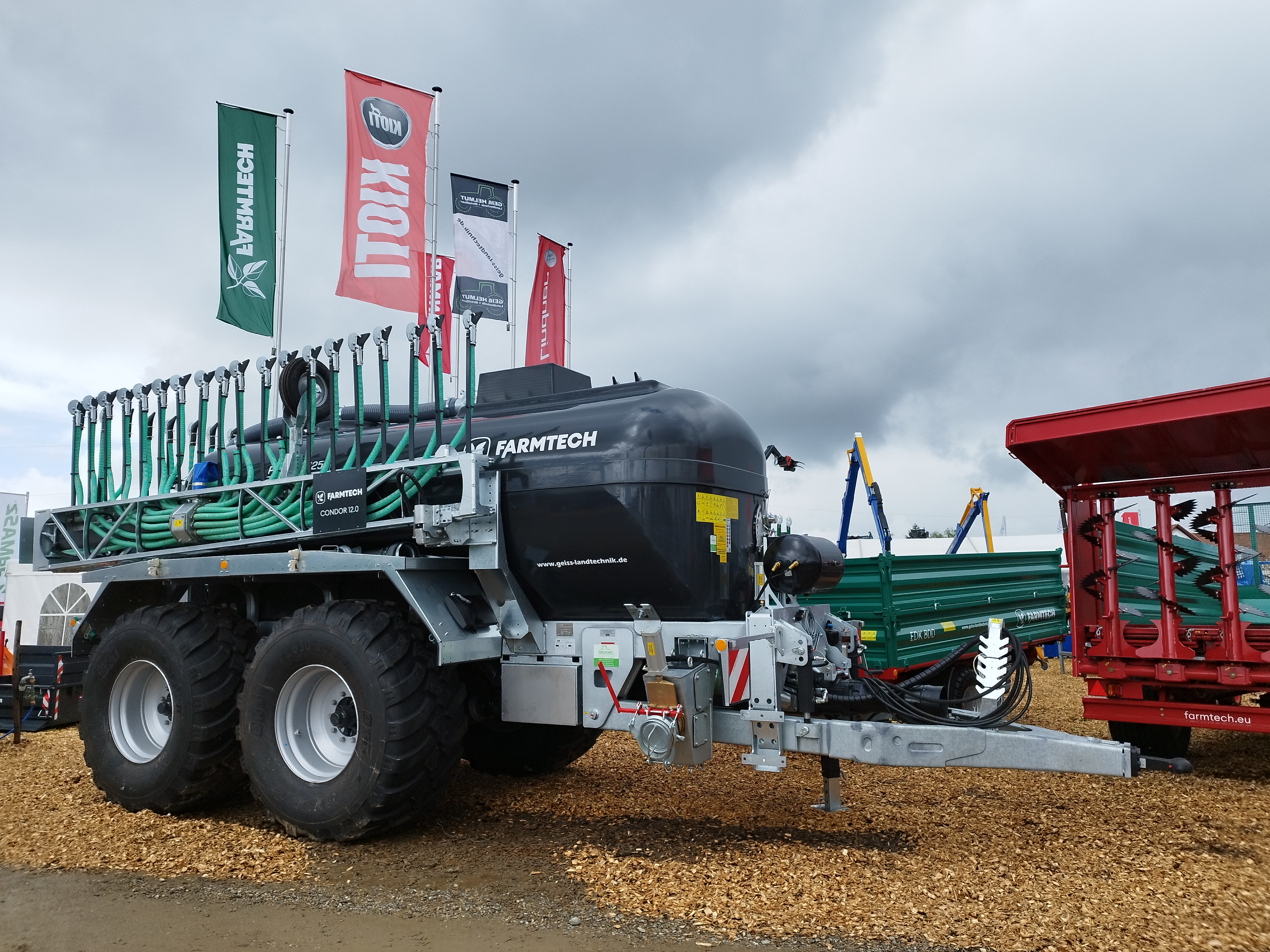 Güllefass Polycis 1250 Farmtech mit Schleppschuhsystem 12m Güllefass Polycis 1250 Farmtech mit Schleppschuhsystem 12m