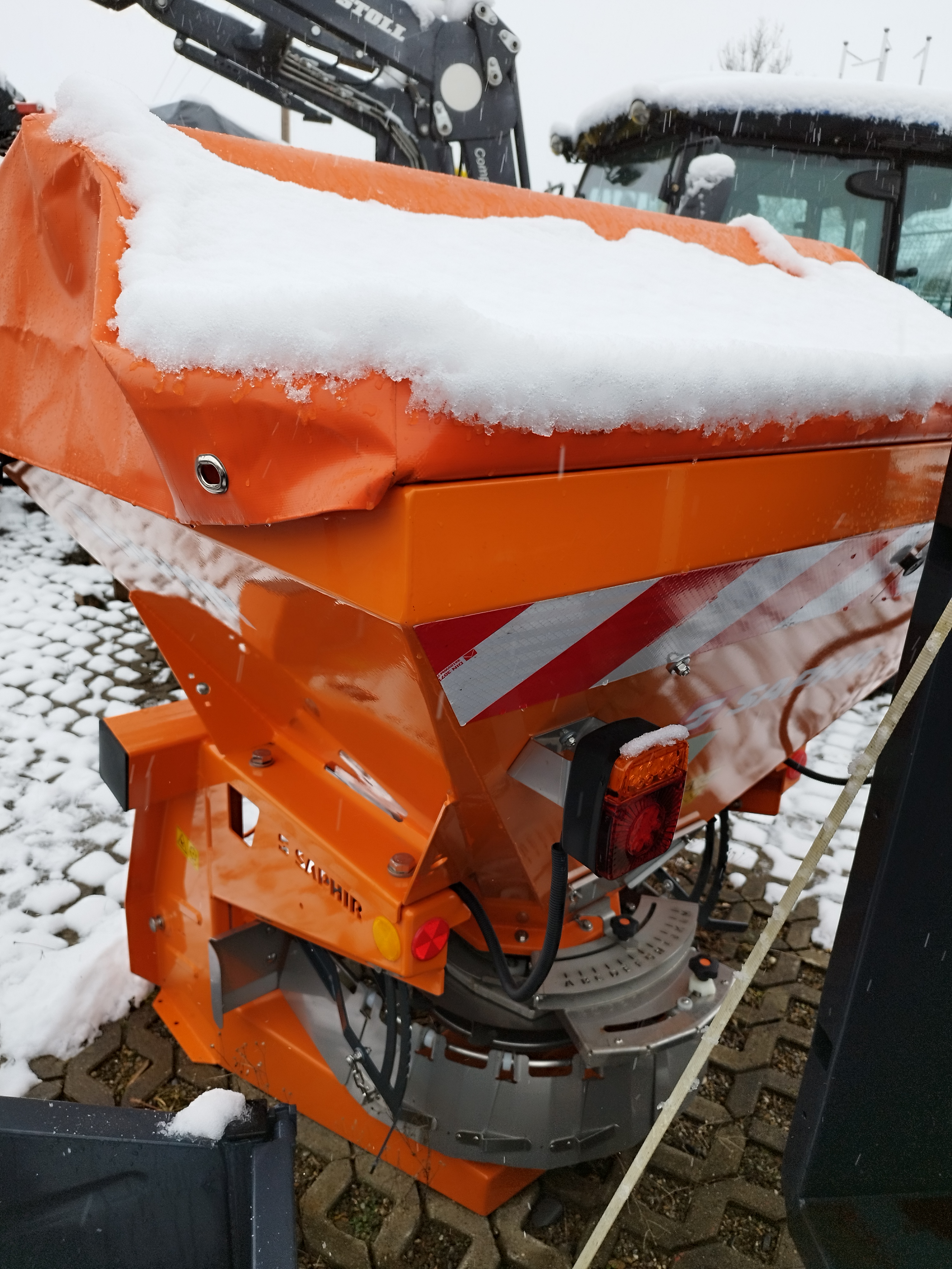 Winterdienststreuer WDS 751 Saphir