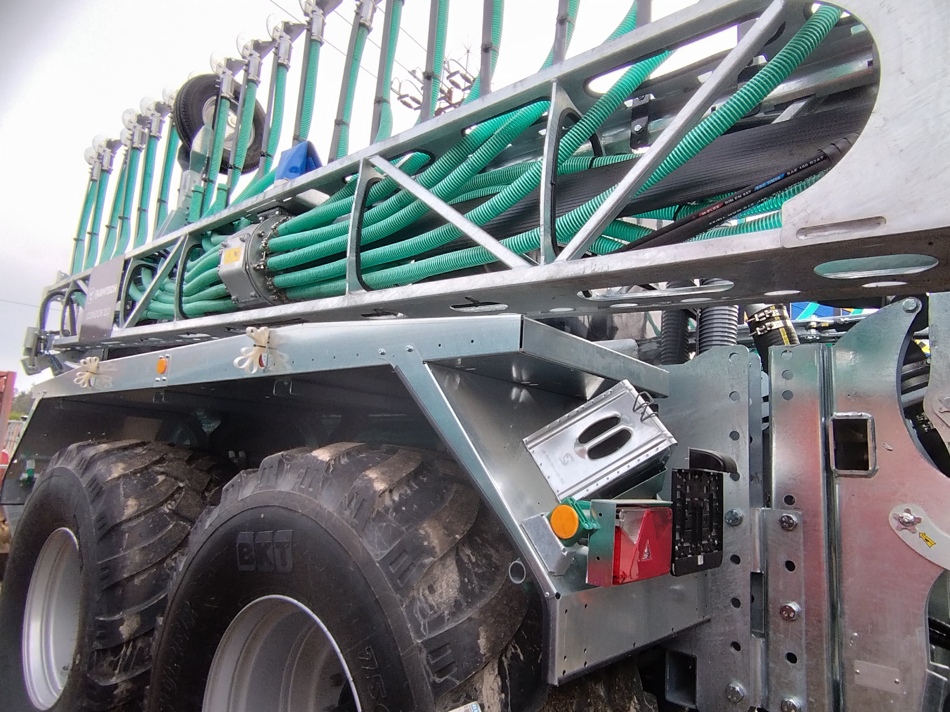 Güllefass Polycis 1250 Farmtech mit Schleppschuhsystem 12m Güllefass Polycis 1250 Farmtech mit Schleppschuhsystem 12m