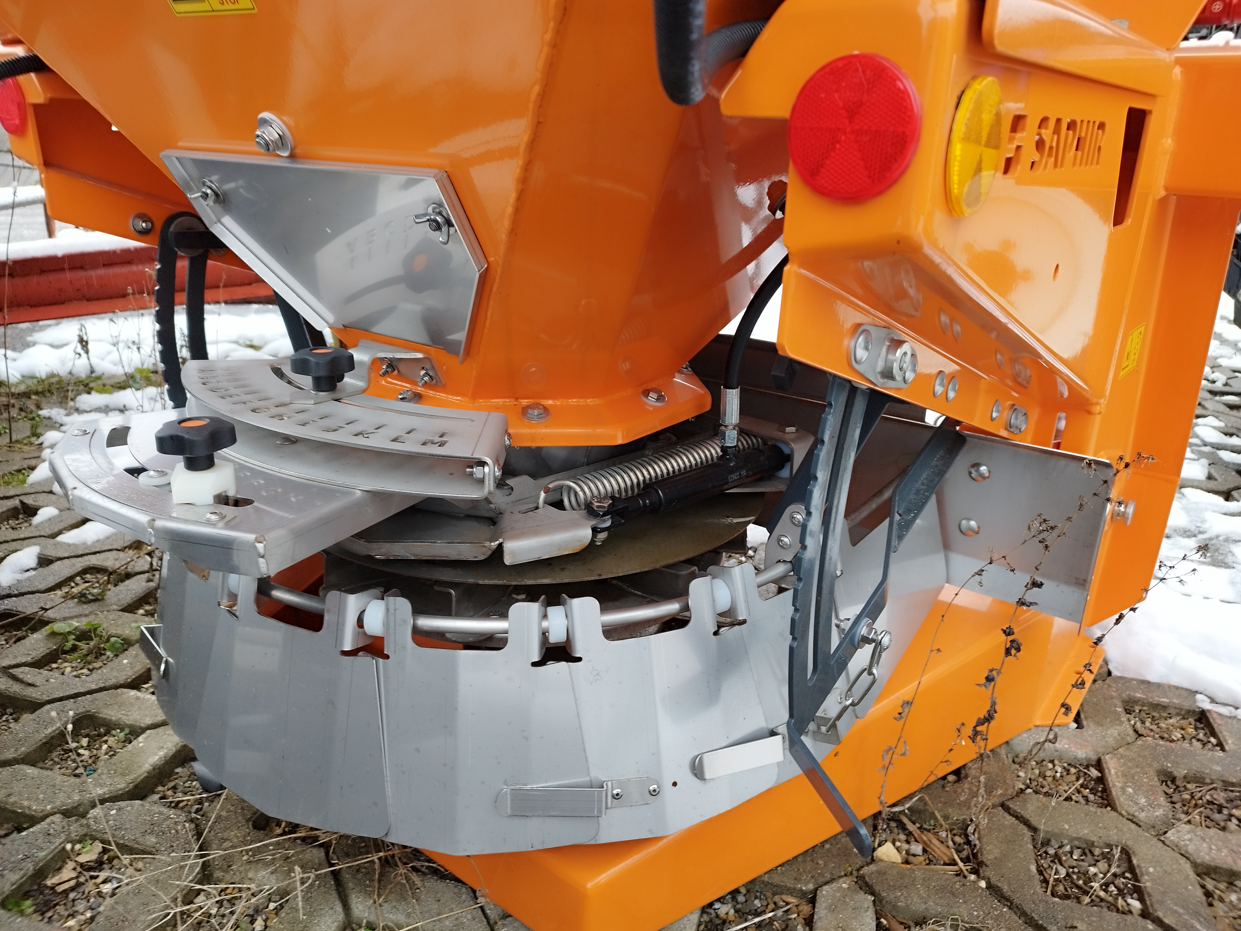 Winterdienststreuer WDS 751 Saphir