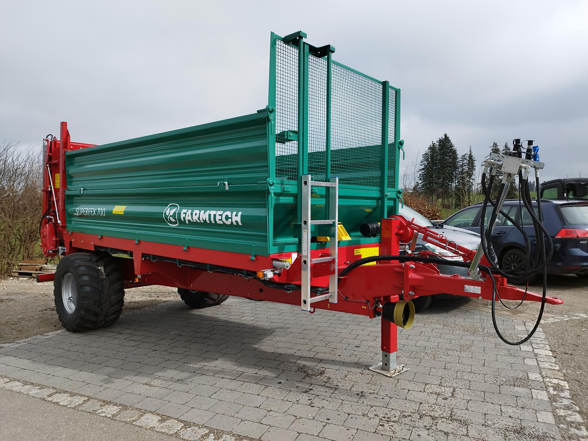 Stalldungstreuer Superfex 700 FARMTECH