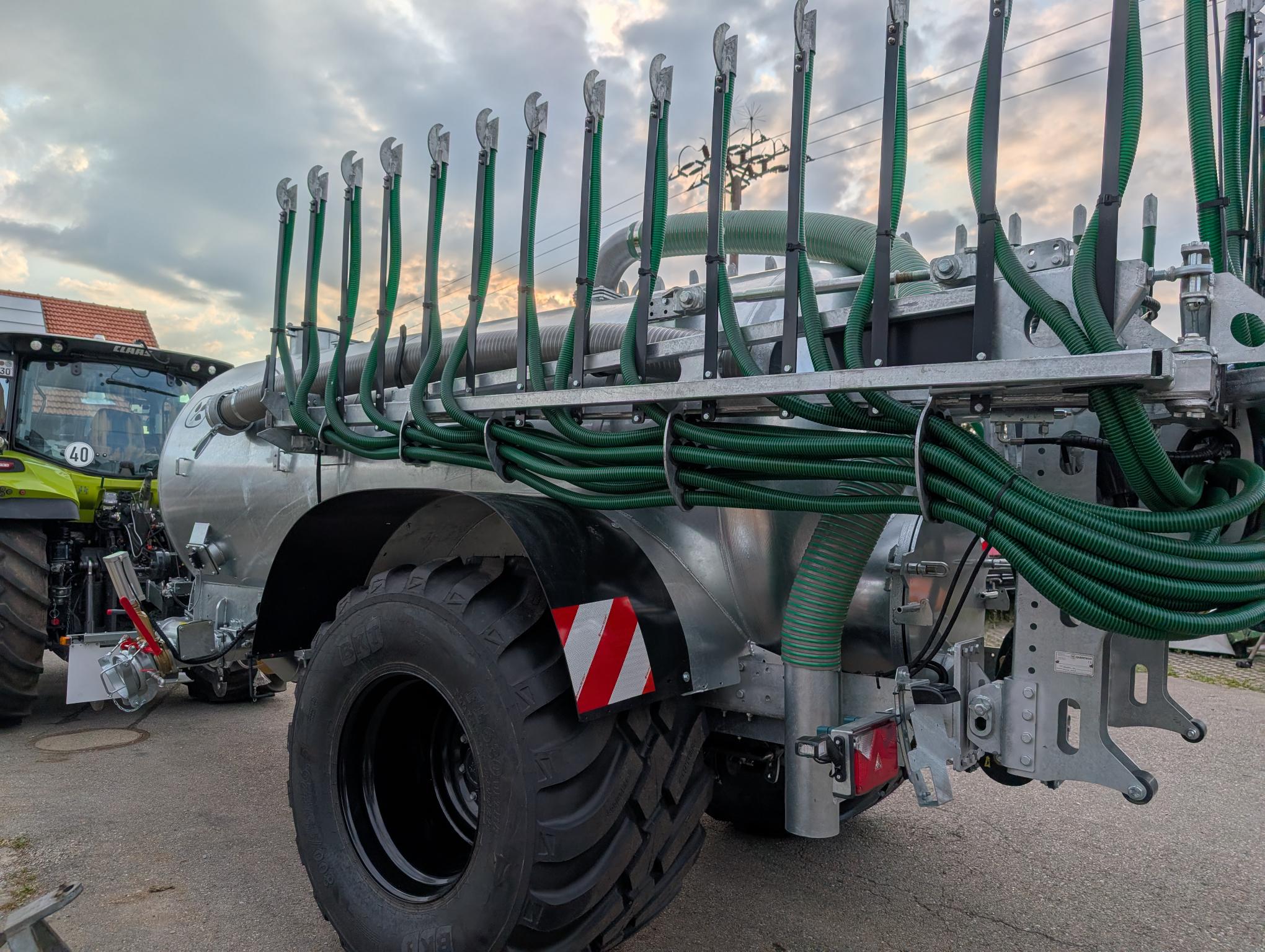 Güllefass Supercis 800 mit Schleppschuhsystem 9 m